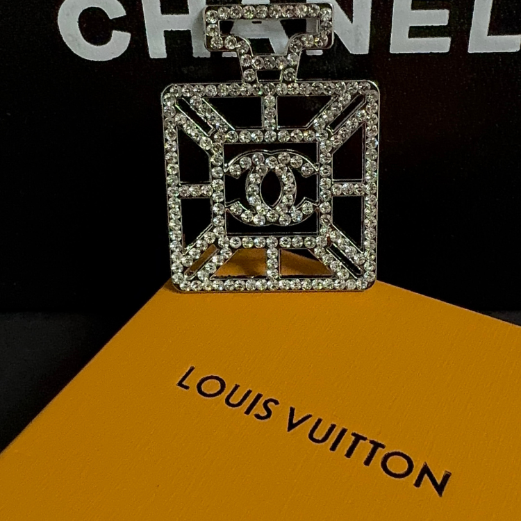 Top quality Parfum bottle C.C Brooch pin