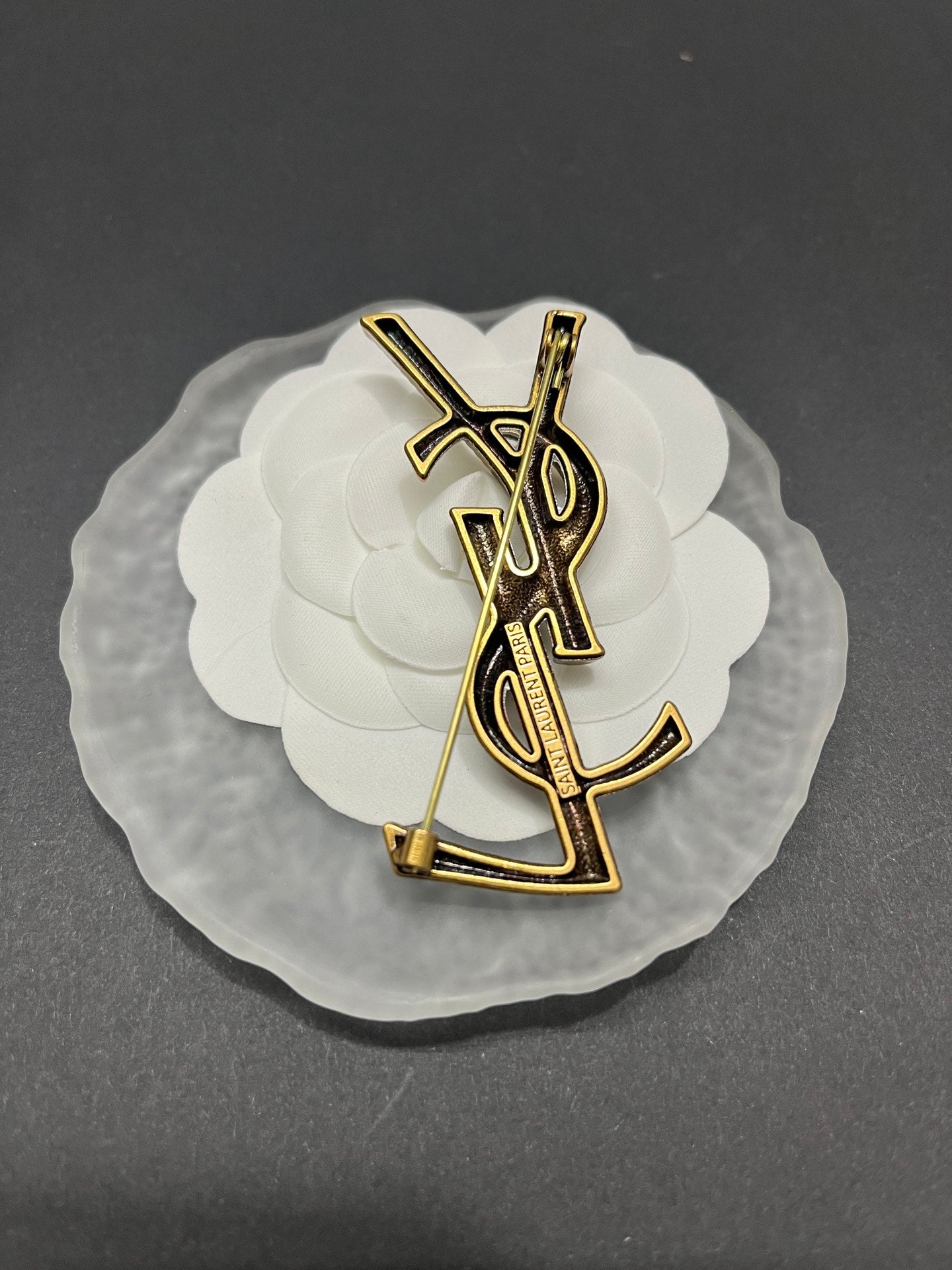 Luxury Y.S Detailed vintage Brooch pin