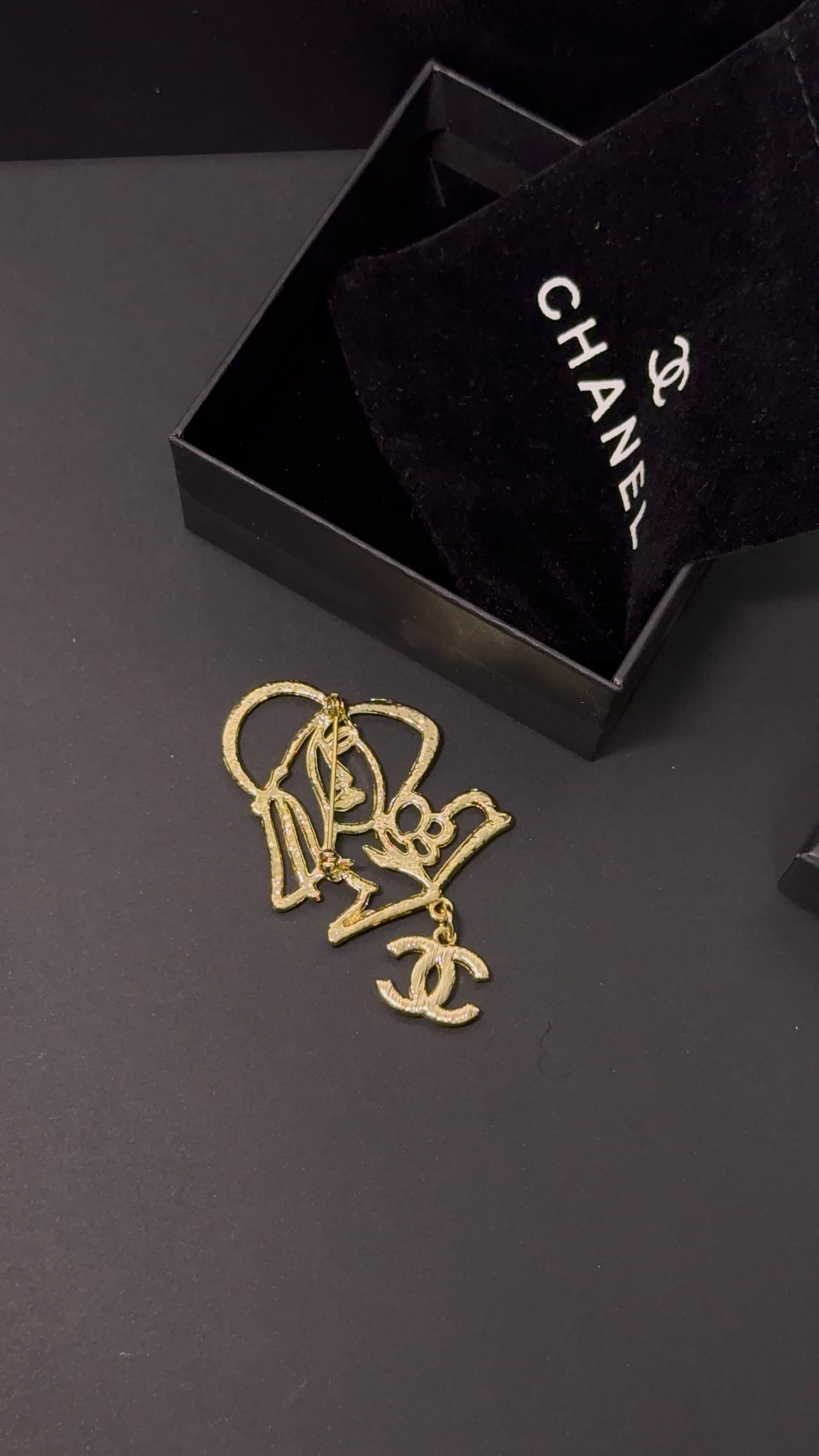 Luxury C.C Gold Lady Brooch pin