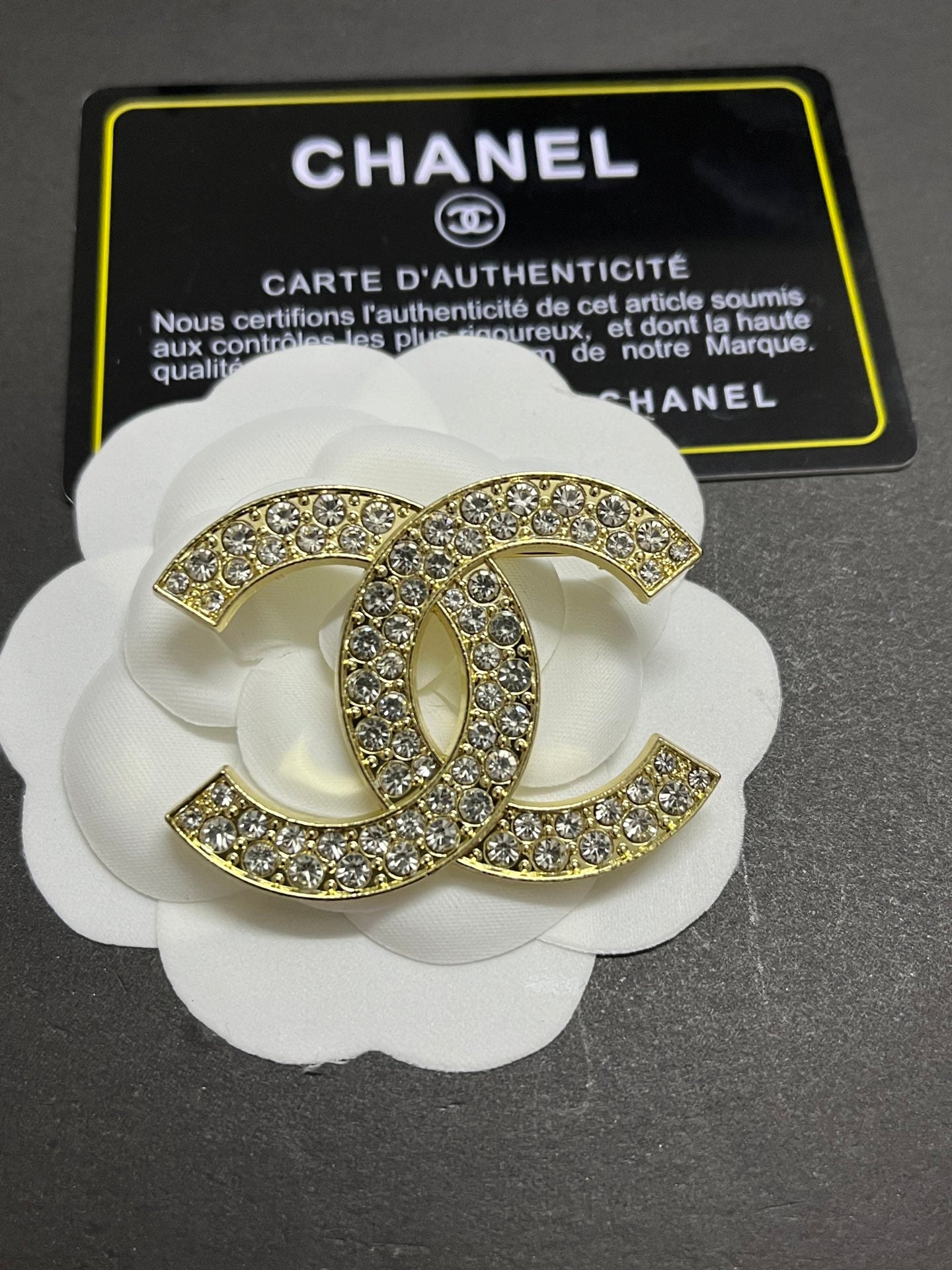 Luxury C.C gold brooch