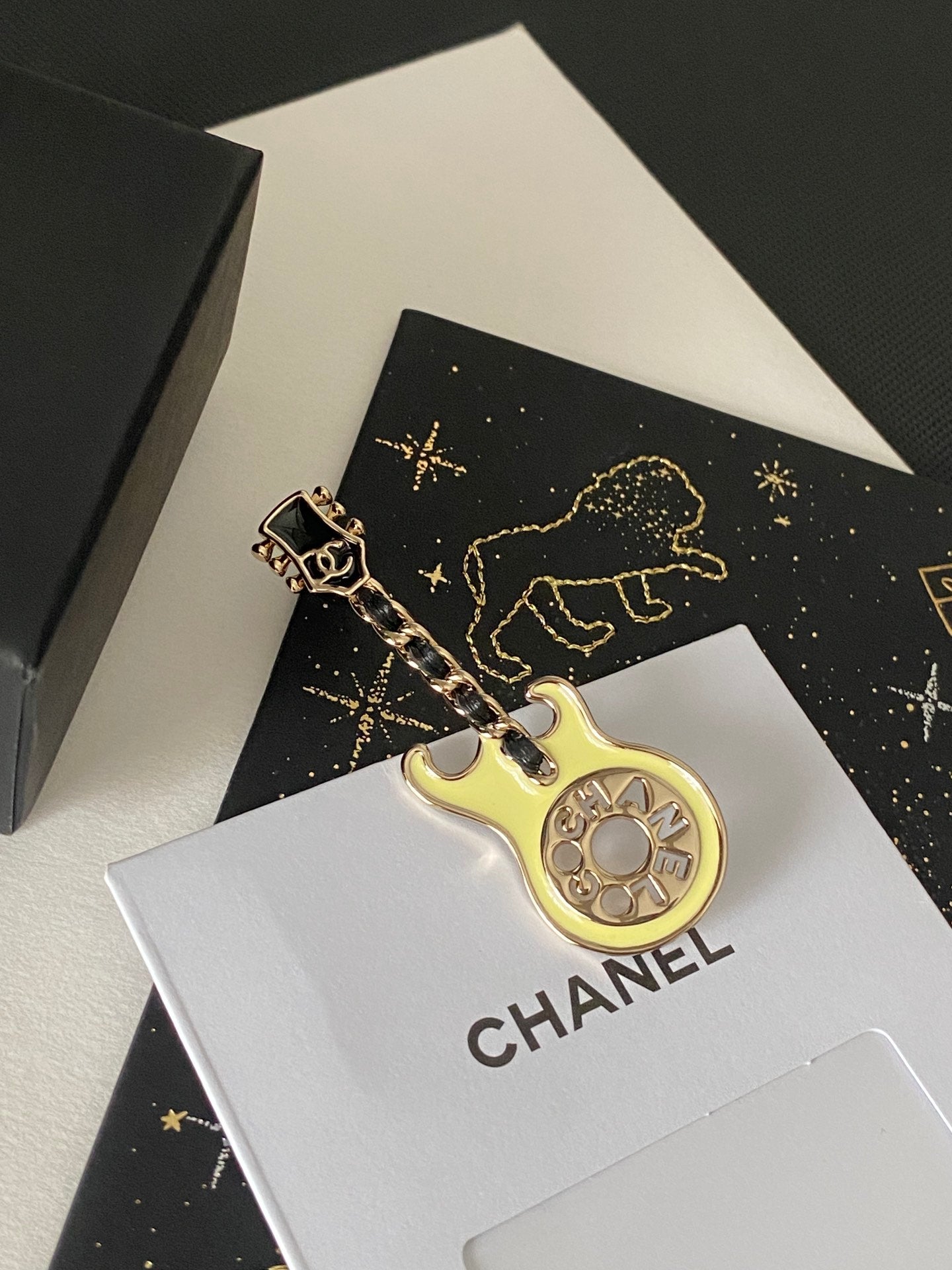 Luxury C.C Guitar brooch
