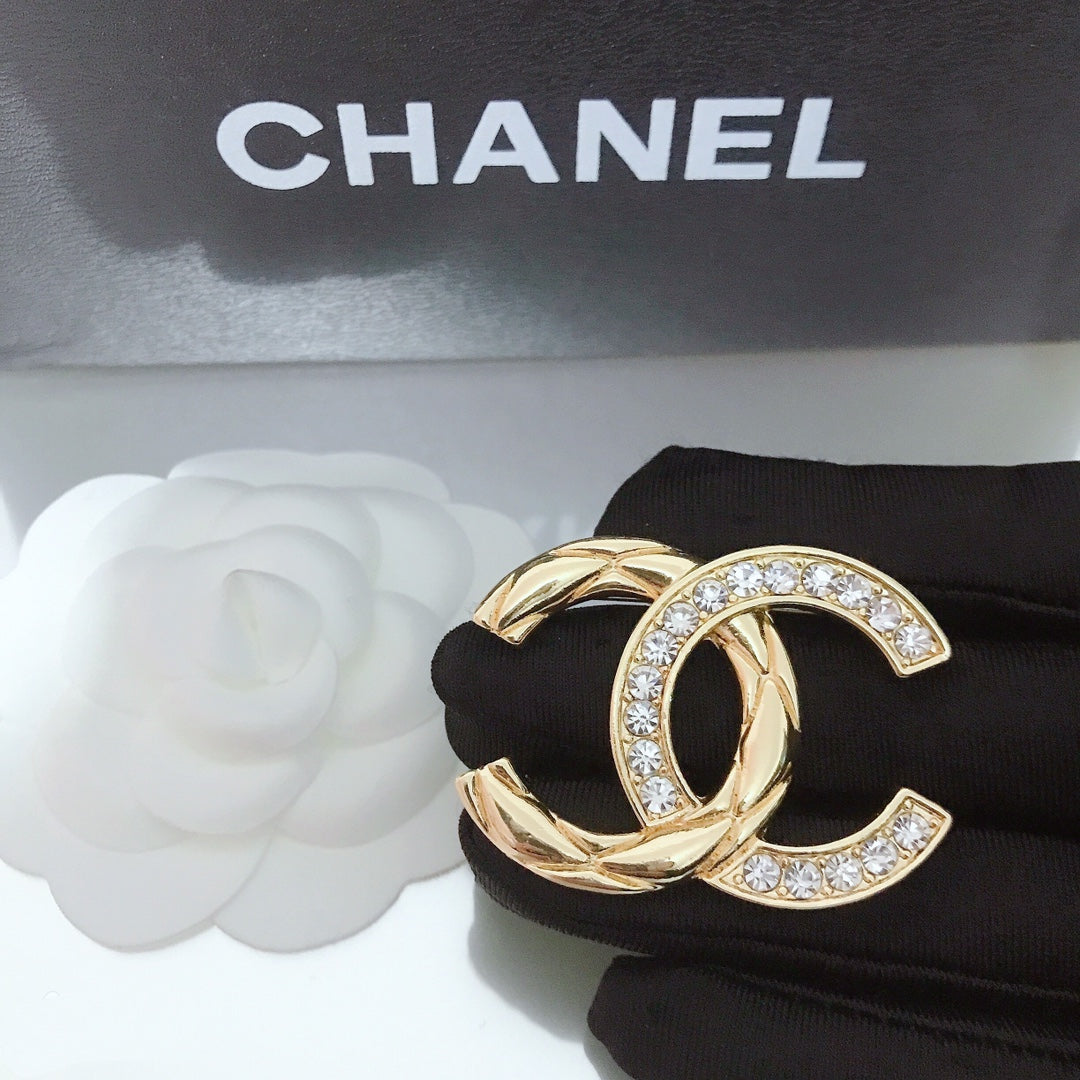 Luxury C.C Gold Brooch pin