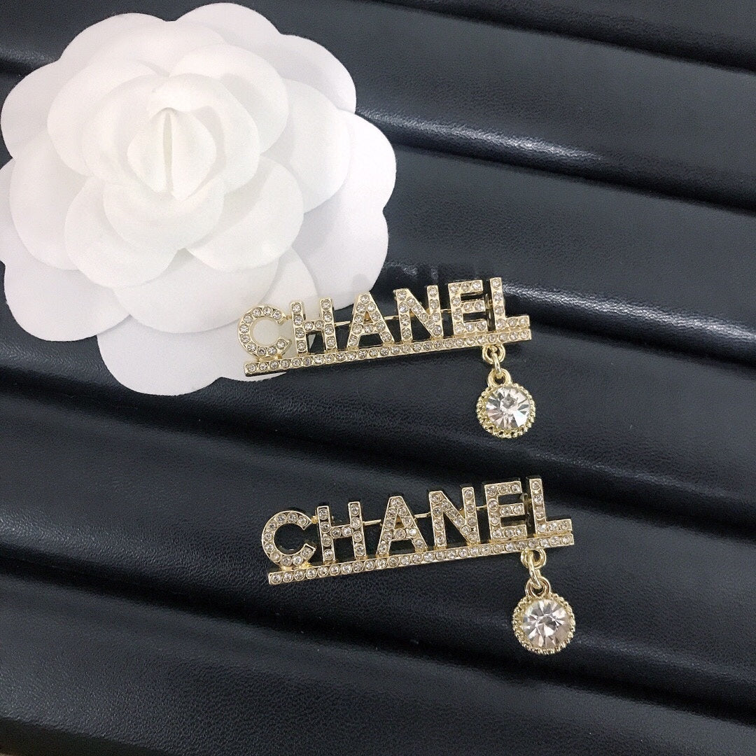 Luxury C.C Brooch pin