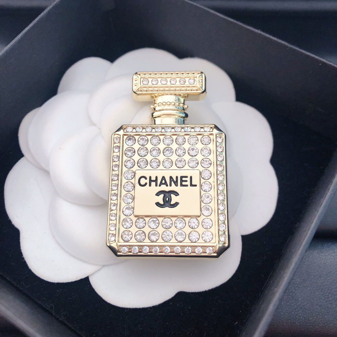 Luxury C.C Parfum bottle Brooch pin - Gold