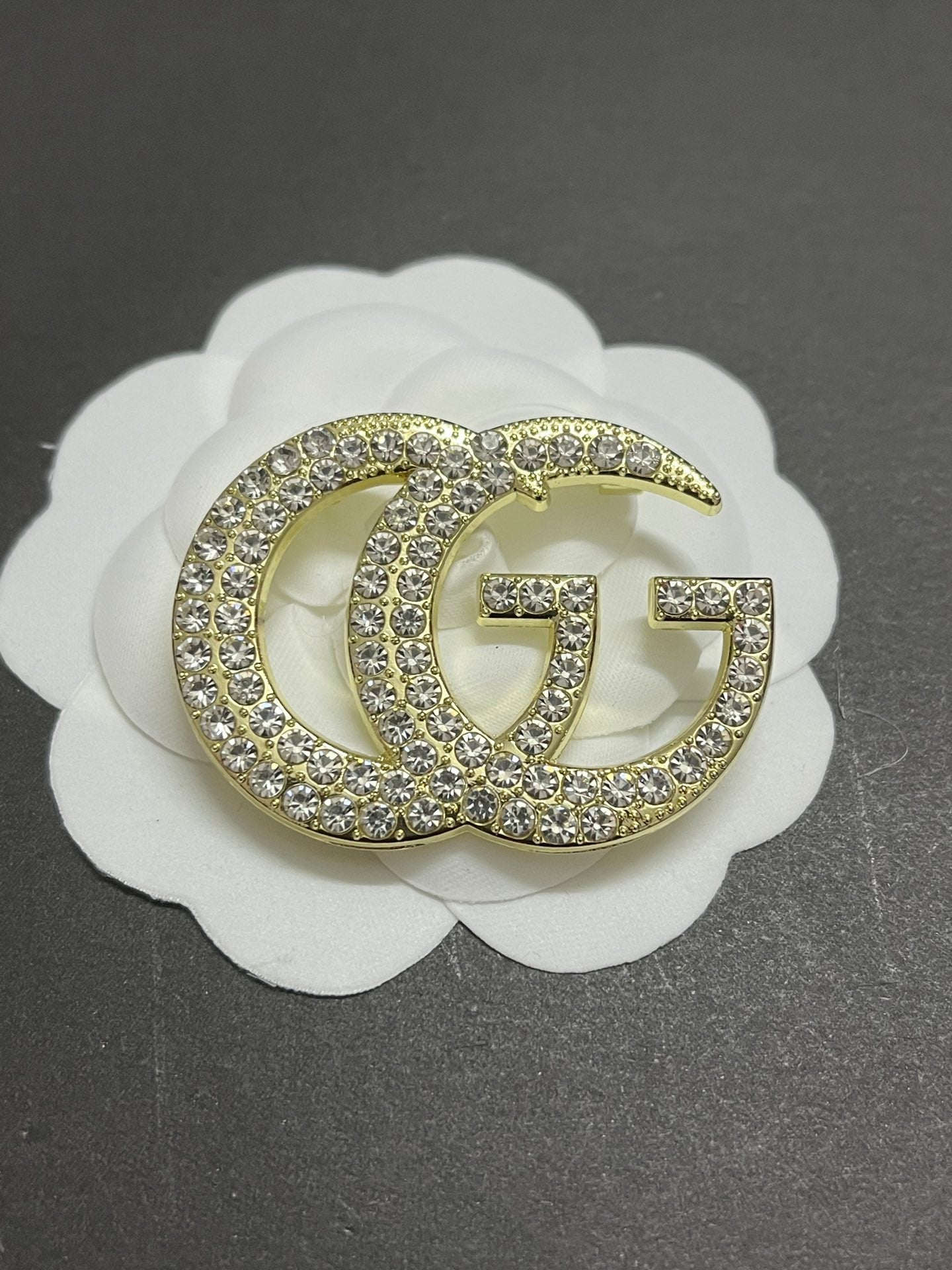 Luxury Gold G.G Brooch pin