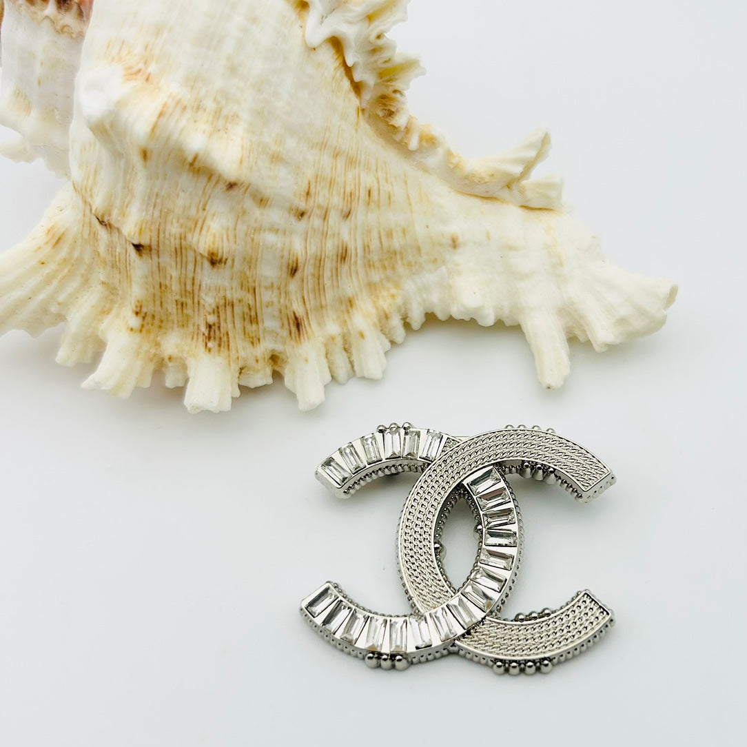 Luxury C.C Detail Brooch pin