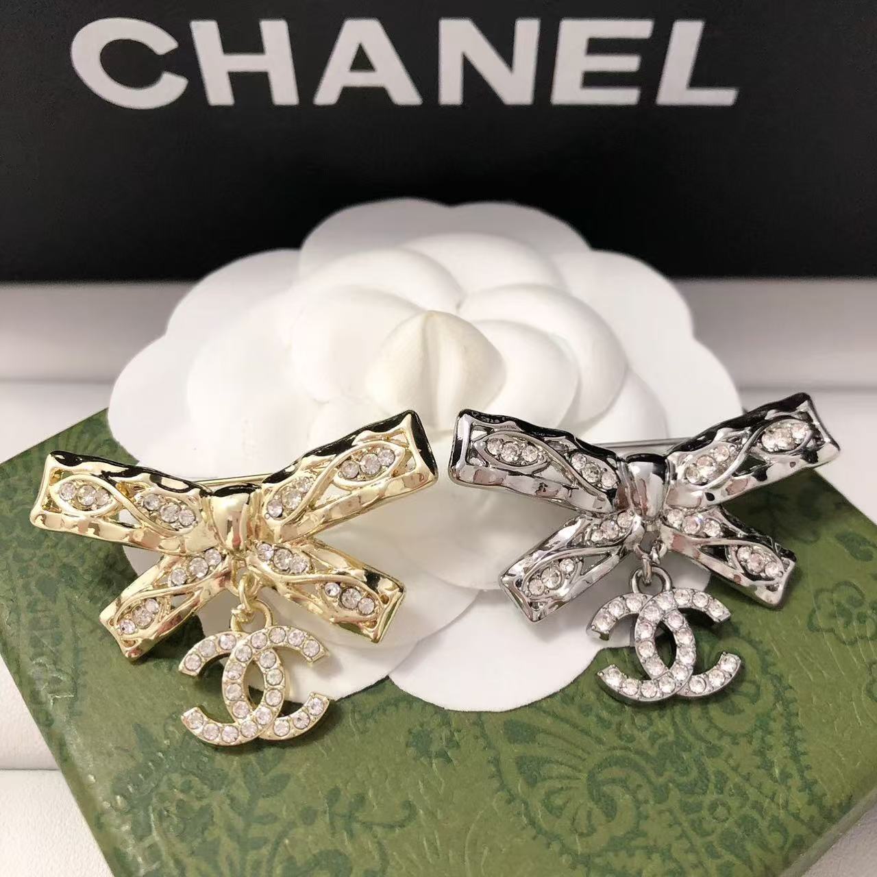 Luxury C.C Bow Brooch pin