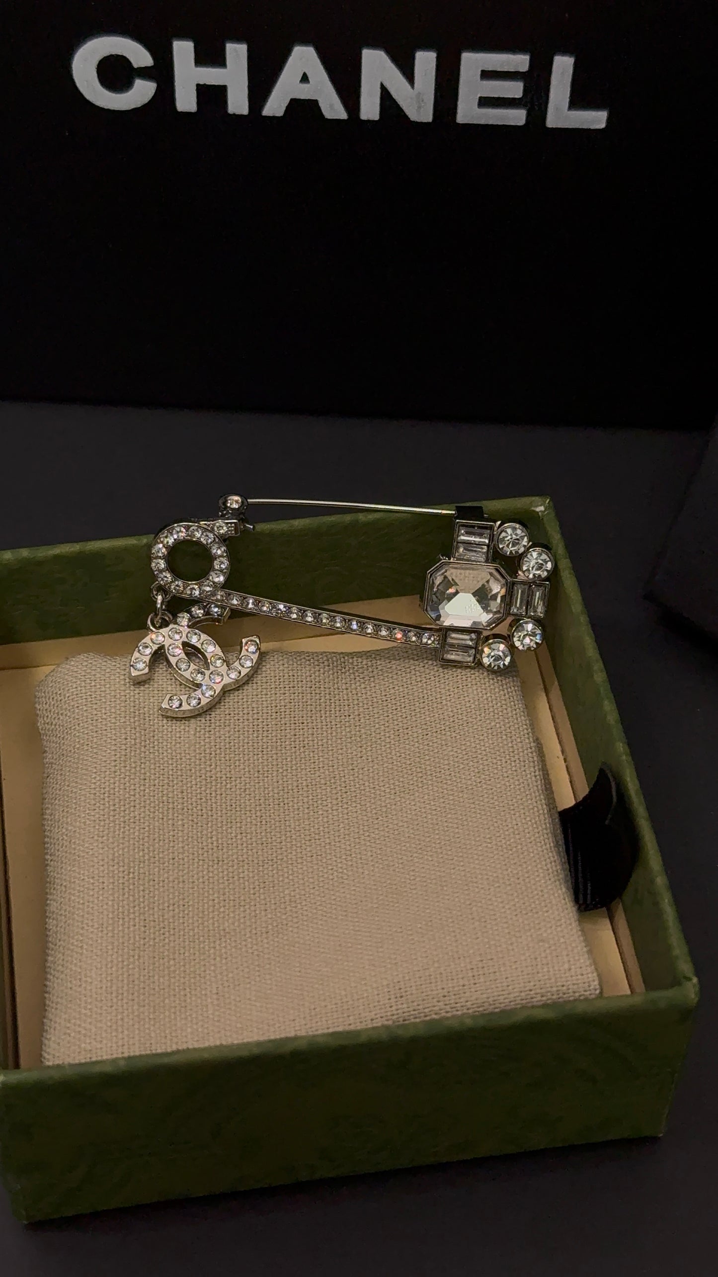 Luxury C.C Gold Brooch pin