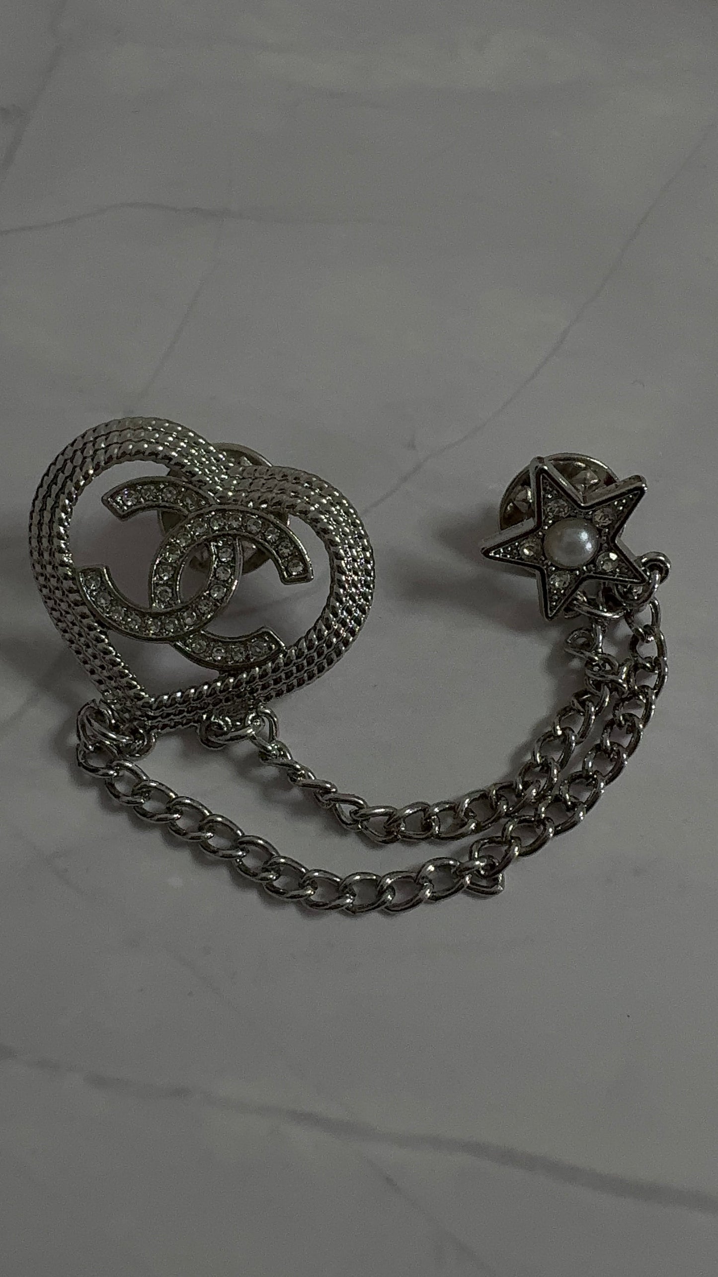 Luxury C.C Chain Brooch pin