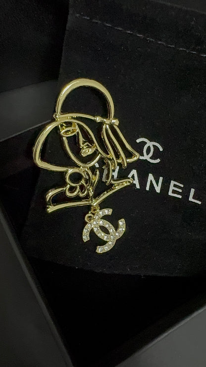Luxury C.C Gold Lady Brooch pin