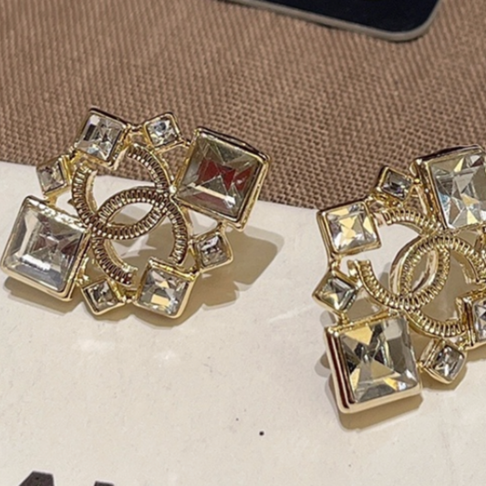 High Quality Luxury Stud Women's Earrings - Gold