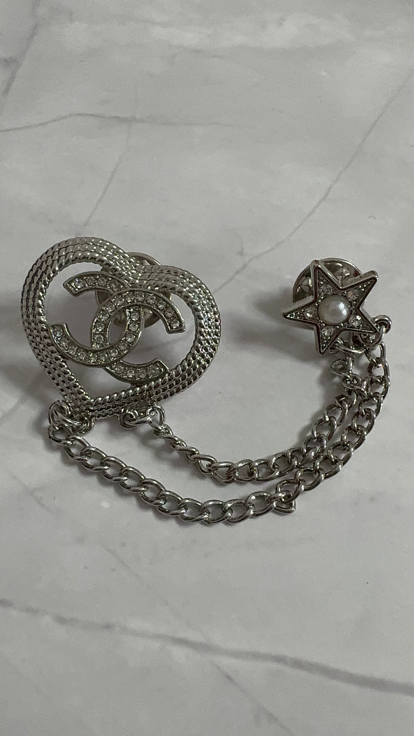 Luxury C.C Chain Brooch pin