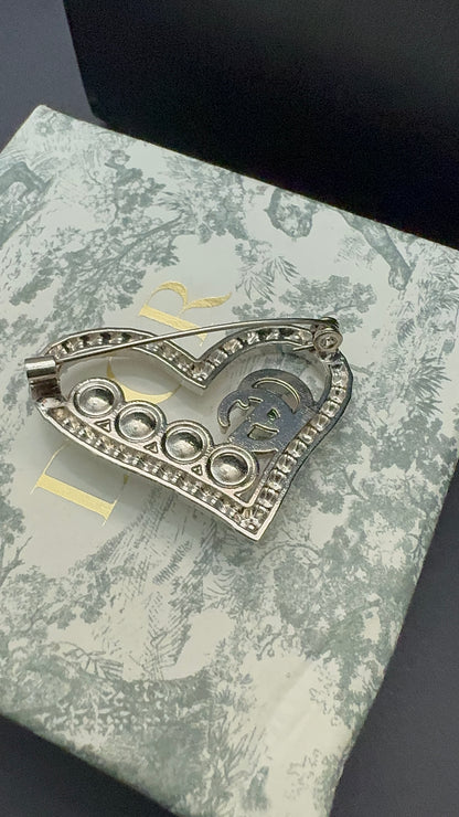 Luxury G.G Pearl in heart Brooch pin