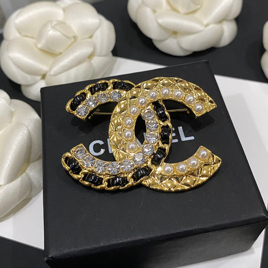 Luxury C.C woven brooch pin