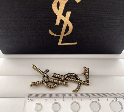Luxury Y.S Detailed vintage Brooch looked