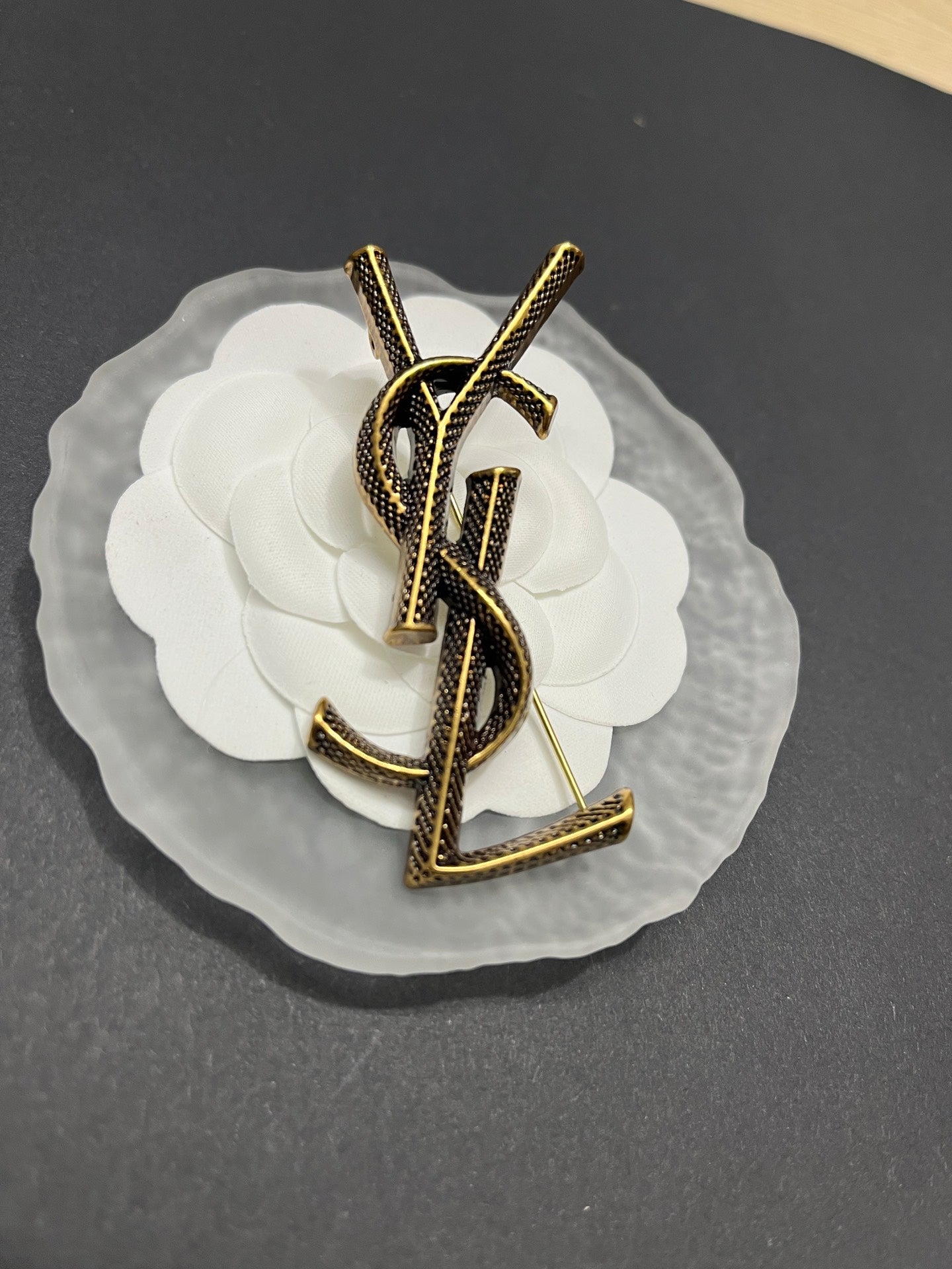 Luxury Y.S Detailed vintage Brooch pin