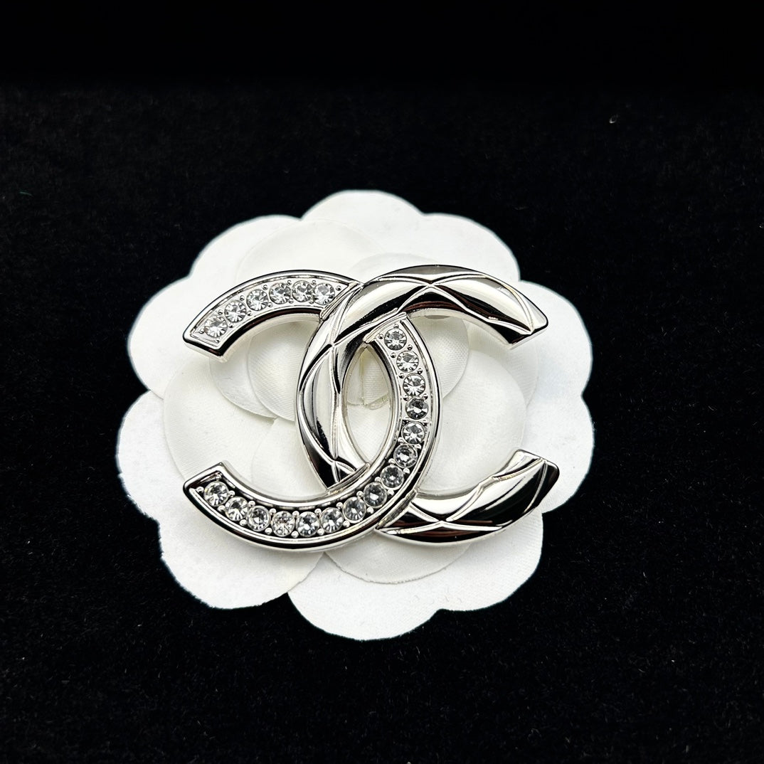 Luxury G.G Vintage Brooch pin