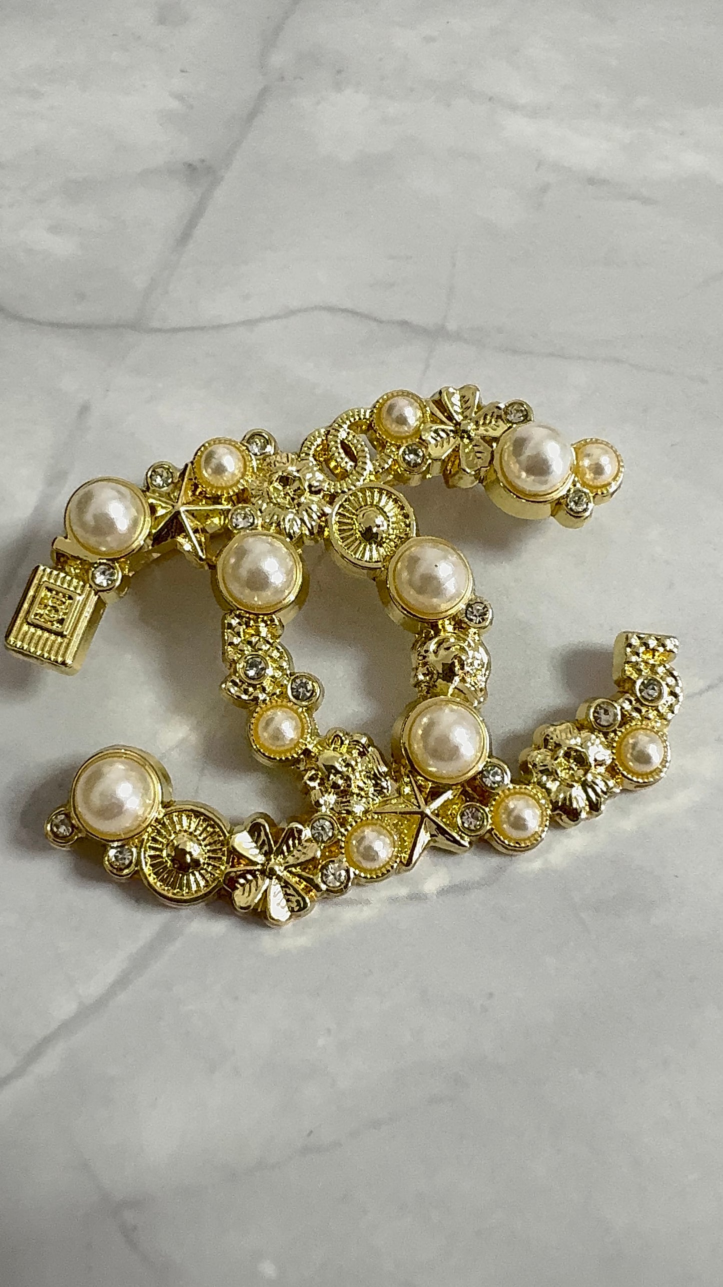 Luxury C.C Detailed Brooch pin