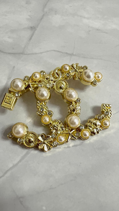 Luxury C.C Detailed Brooch pin