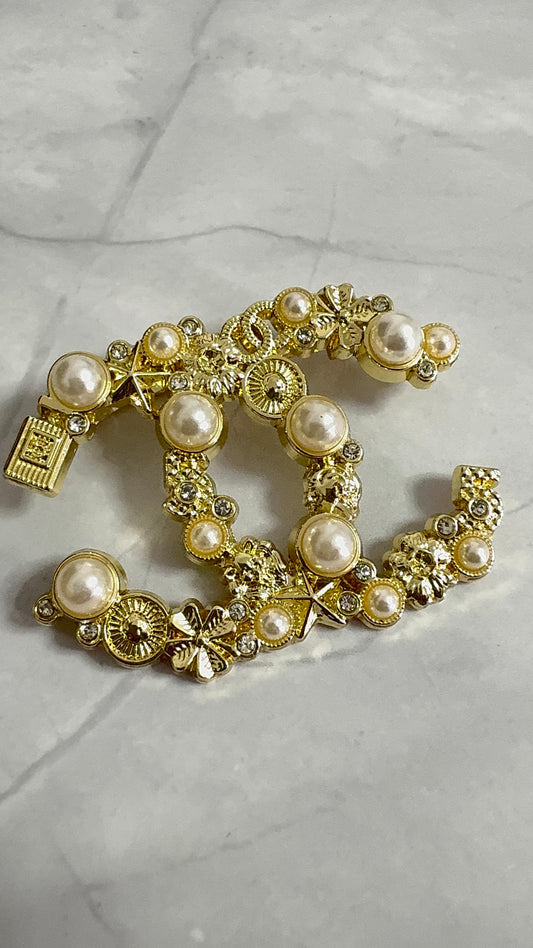 Luxury C.C Detailed Brooch pin