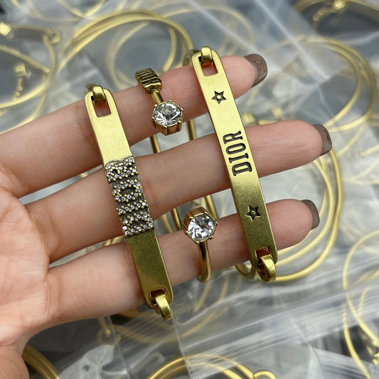 Set High Quality C.D Luxury Bracelet