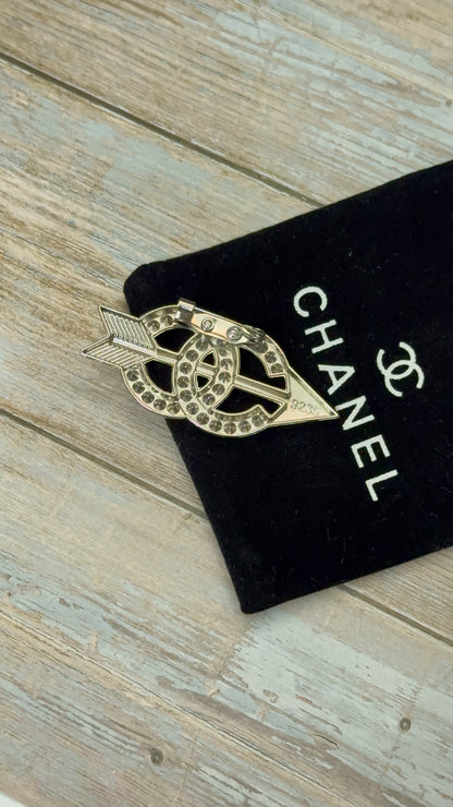 Luxury C.C Arrow Brooch pin