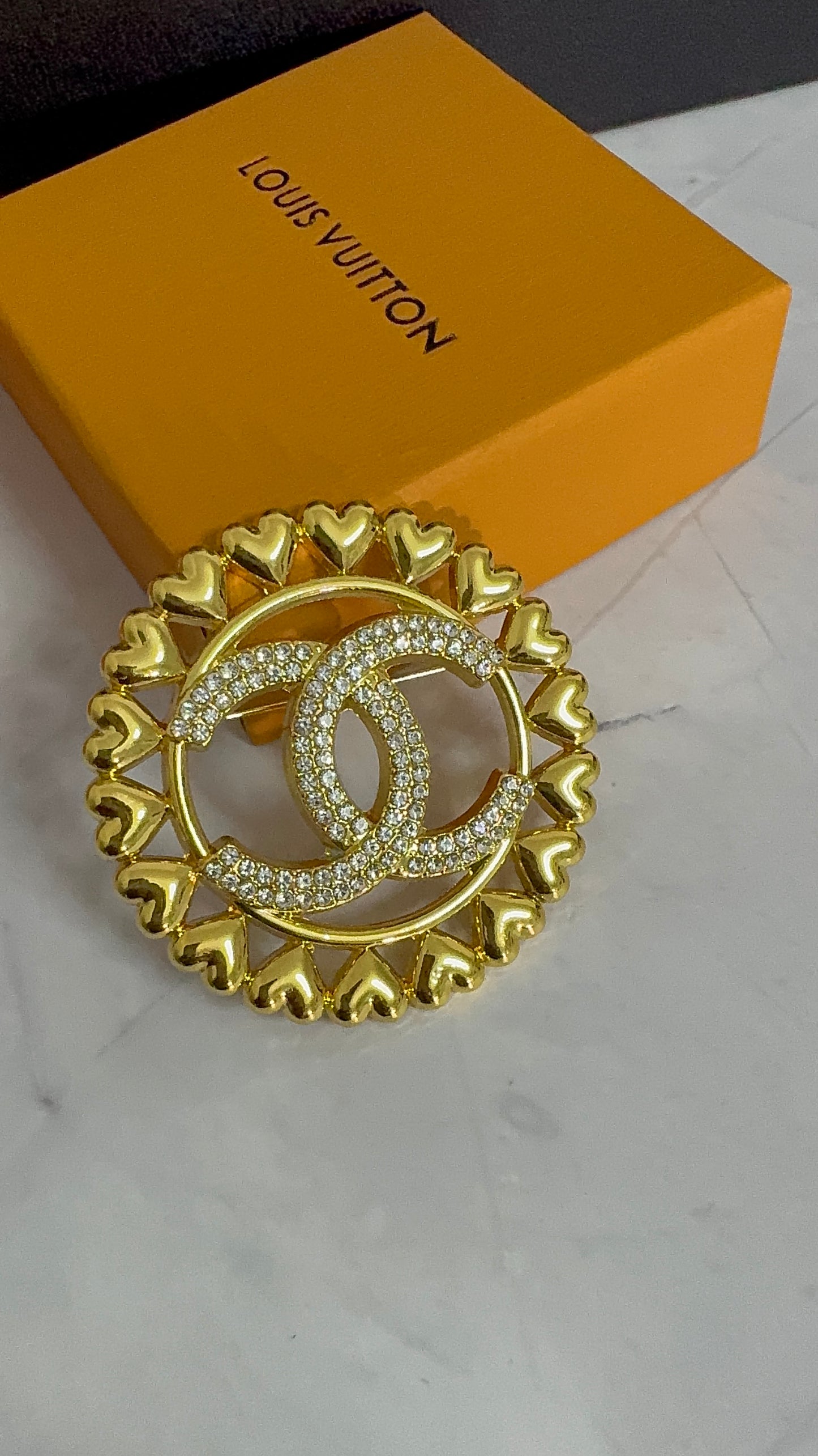 Luxury C.C Hearts Brooch pin l