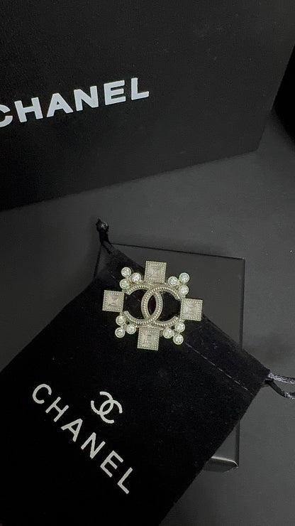 Luxury C.C Gold Brooch pin