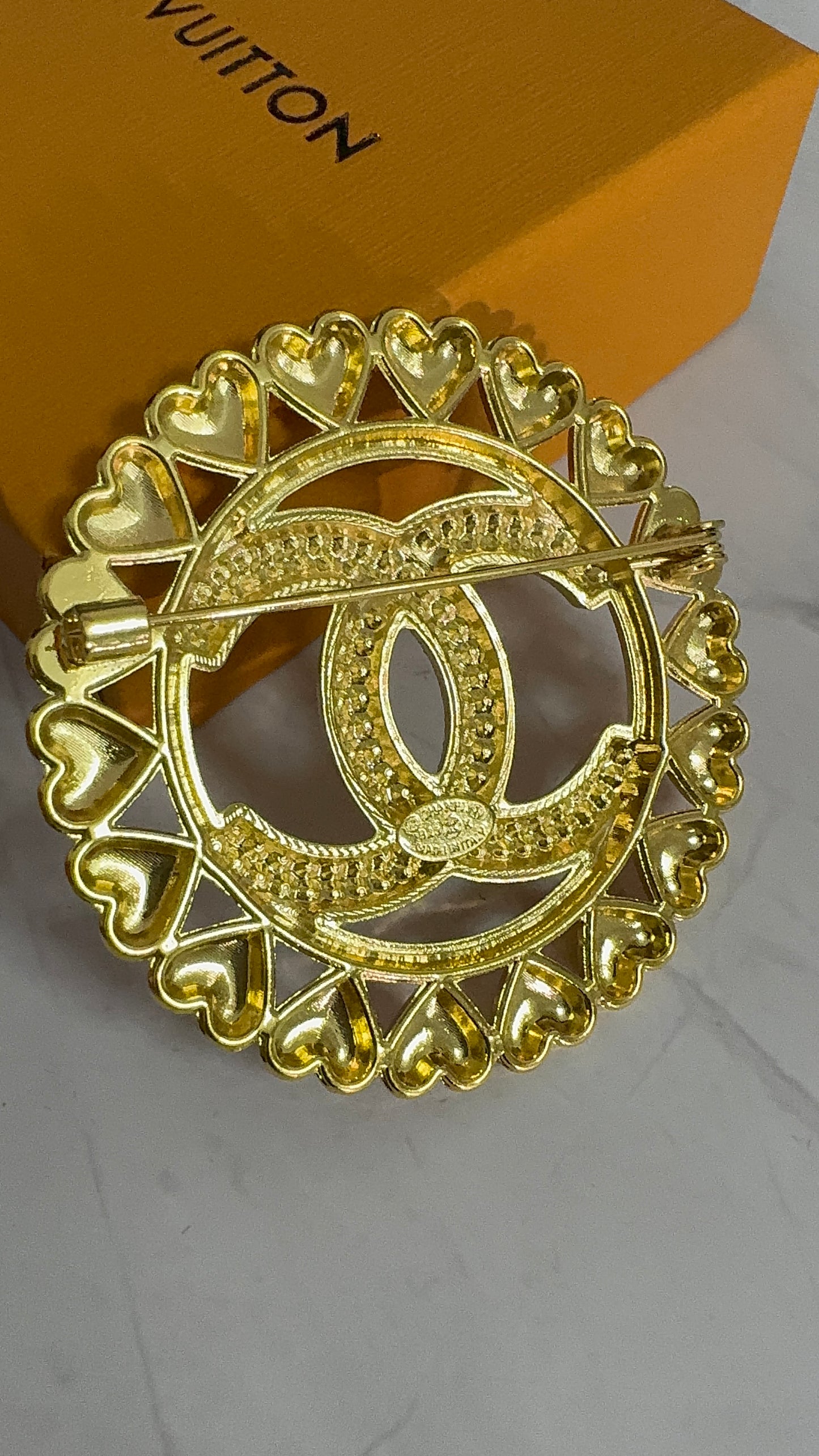 Luxury C.C Hearts Brooch pin l