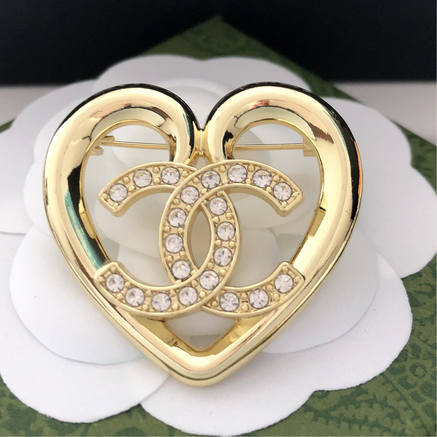 Luxury C.C silver dangle pin brooch