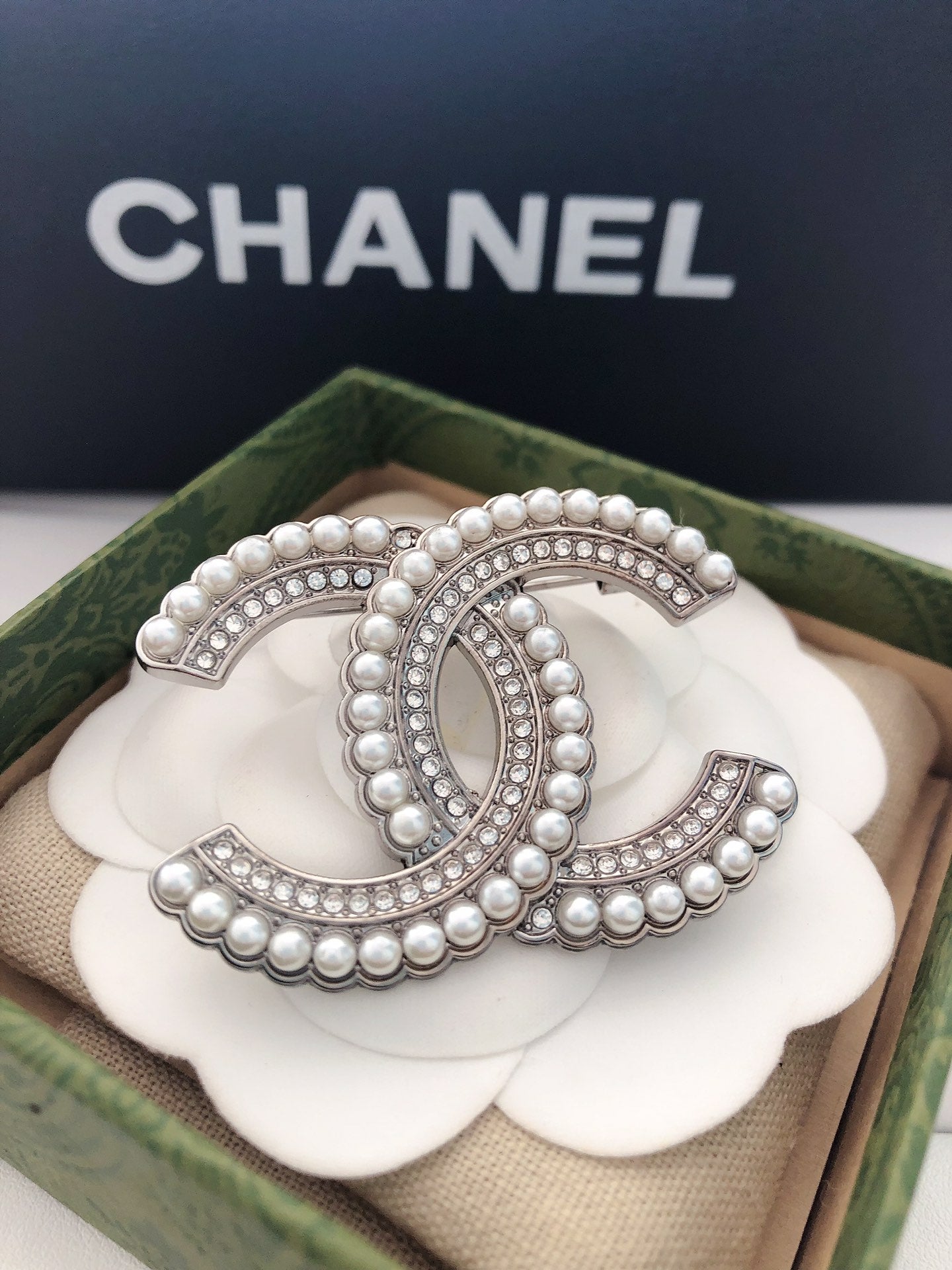 Luxury C.C Brooch pin