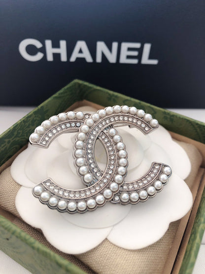 Luxury C.C Brooch pin