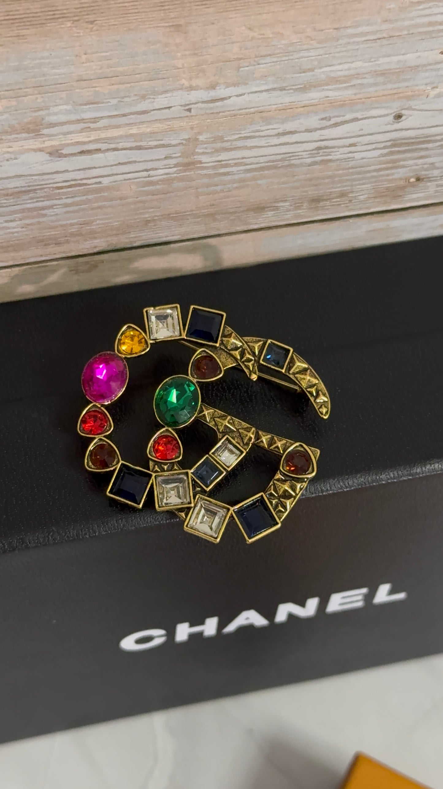 Luxury G.G Vintage Brooch pin