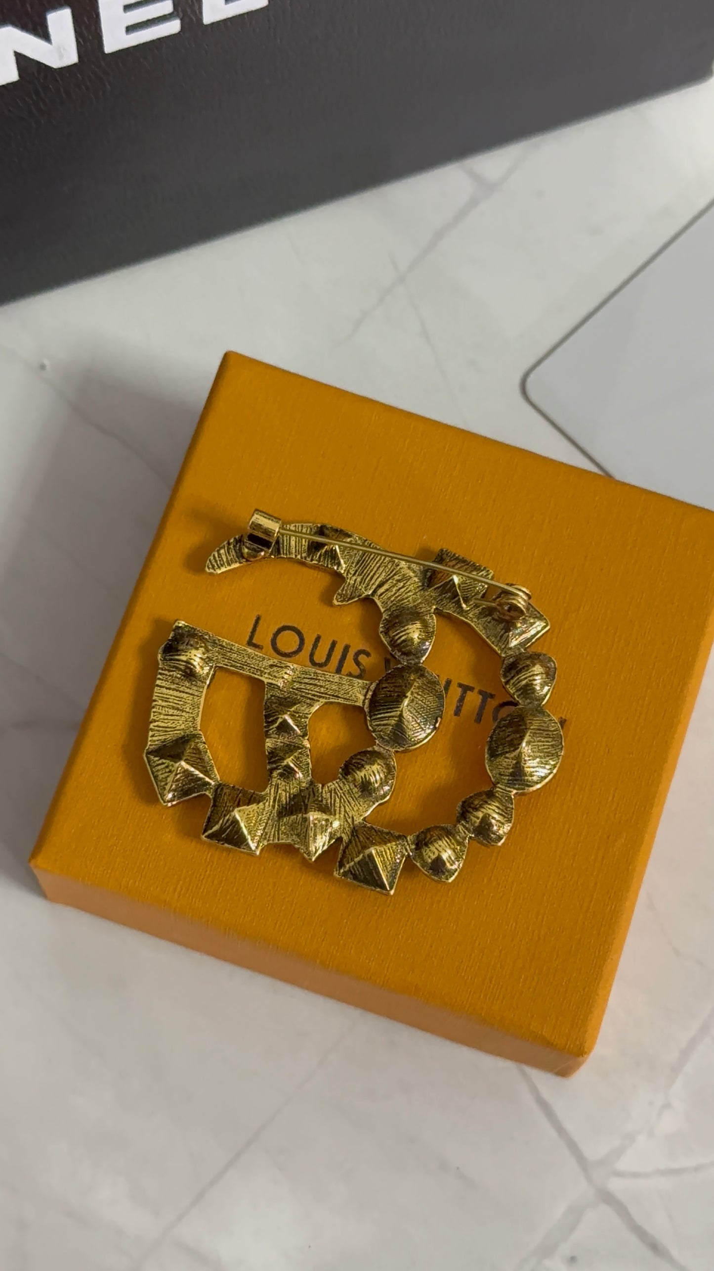 Luxury G.G Vintage Brooch pin