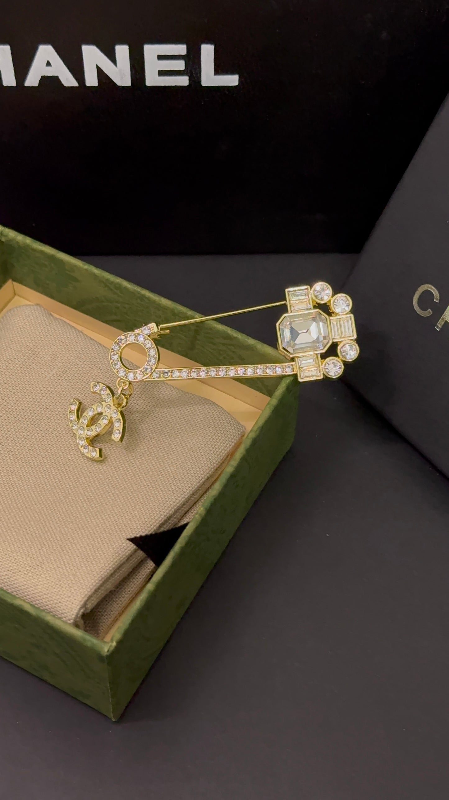 Luxury C.C Gold Brooch pin