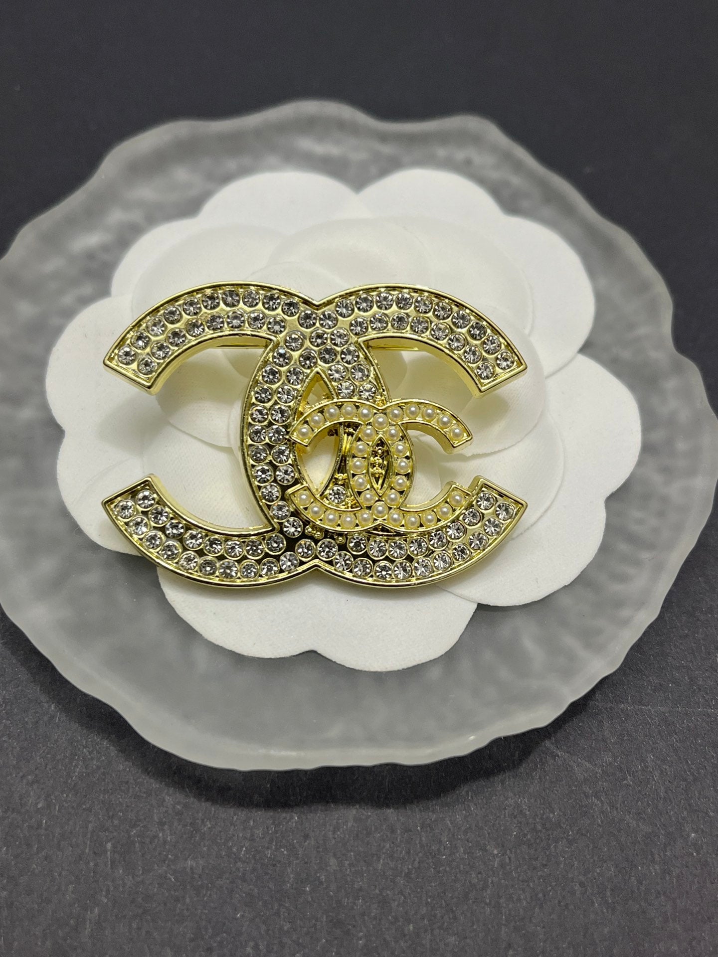 Luxury C.C Double logo Brooch pin