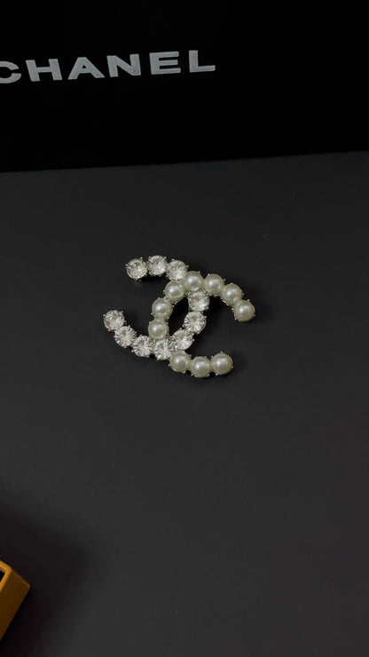 Luxury C.C Pearl & zircon Brooch pin