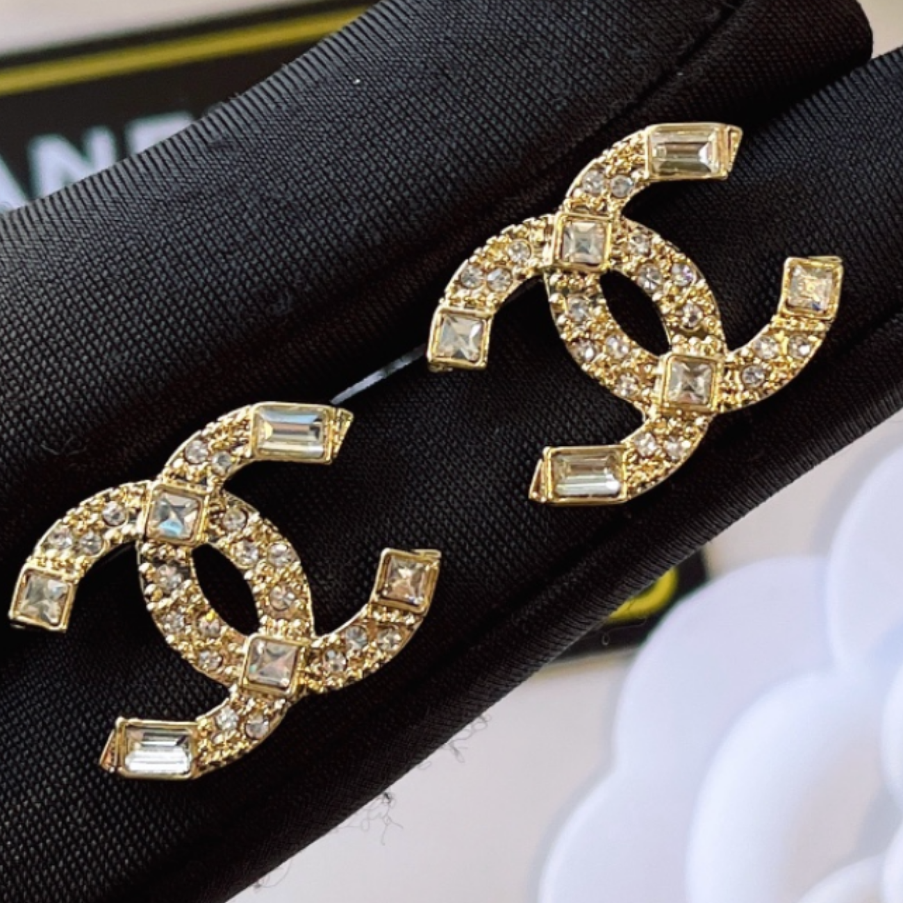 High Quality Luxury Stud Women's Earrings - Gold