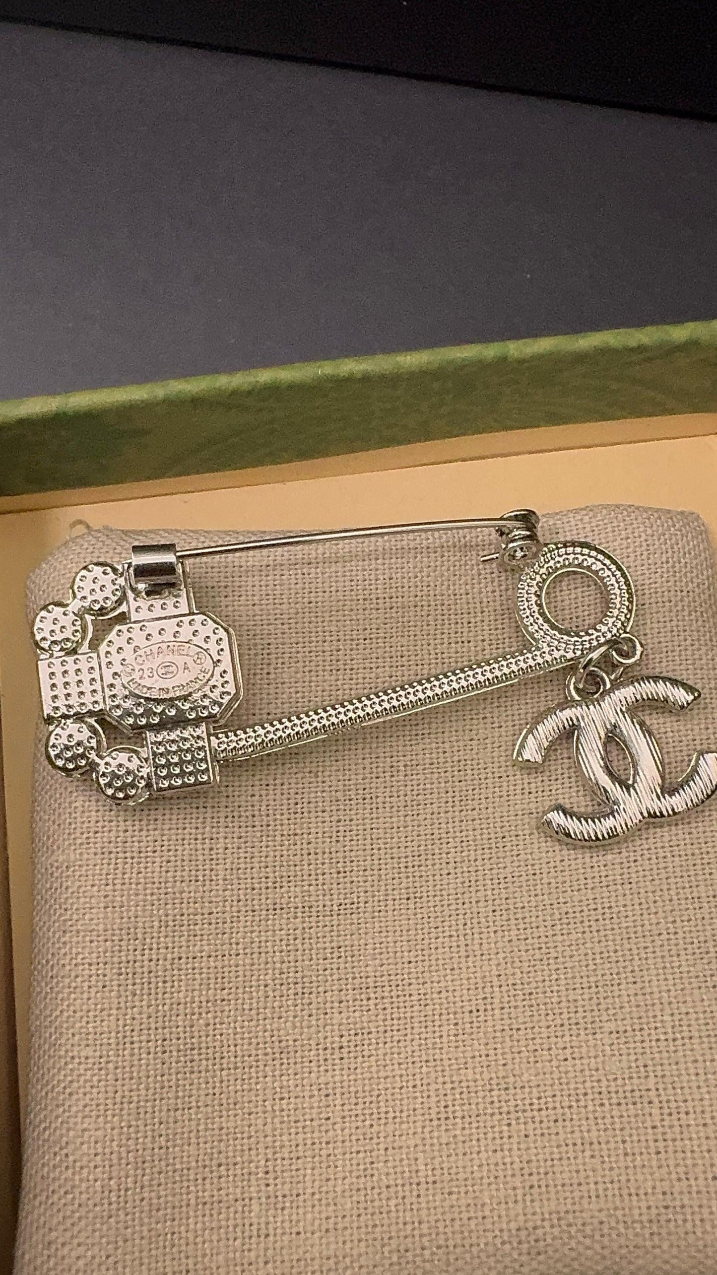 Luxury C.C Gold Brooch pin