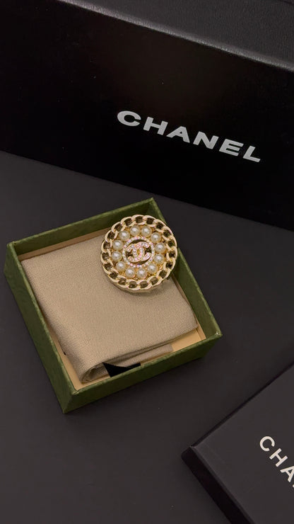Luxury C.C Loop chain & pearl Brooch