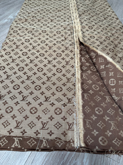 L 01 - Brown jacquard fabric
