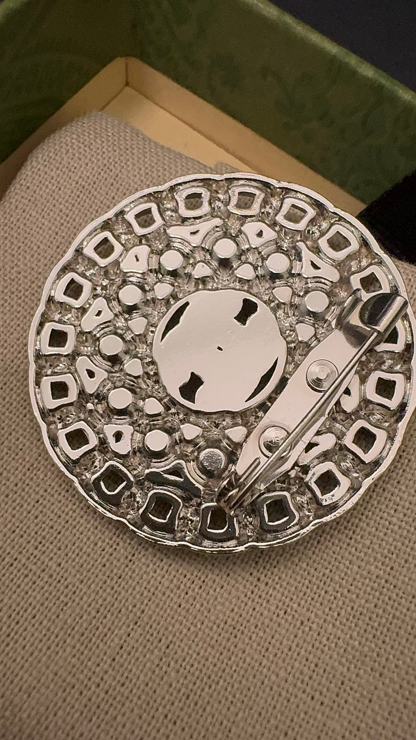 Luxury C.C Loop chain & pearl Brooch