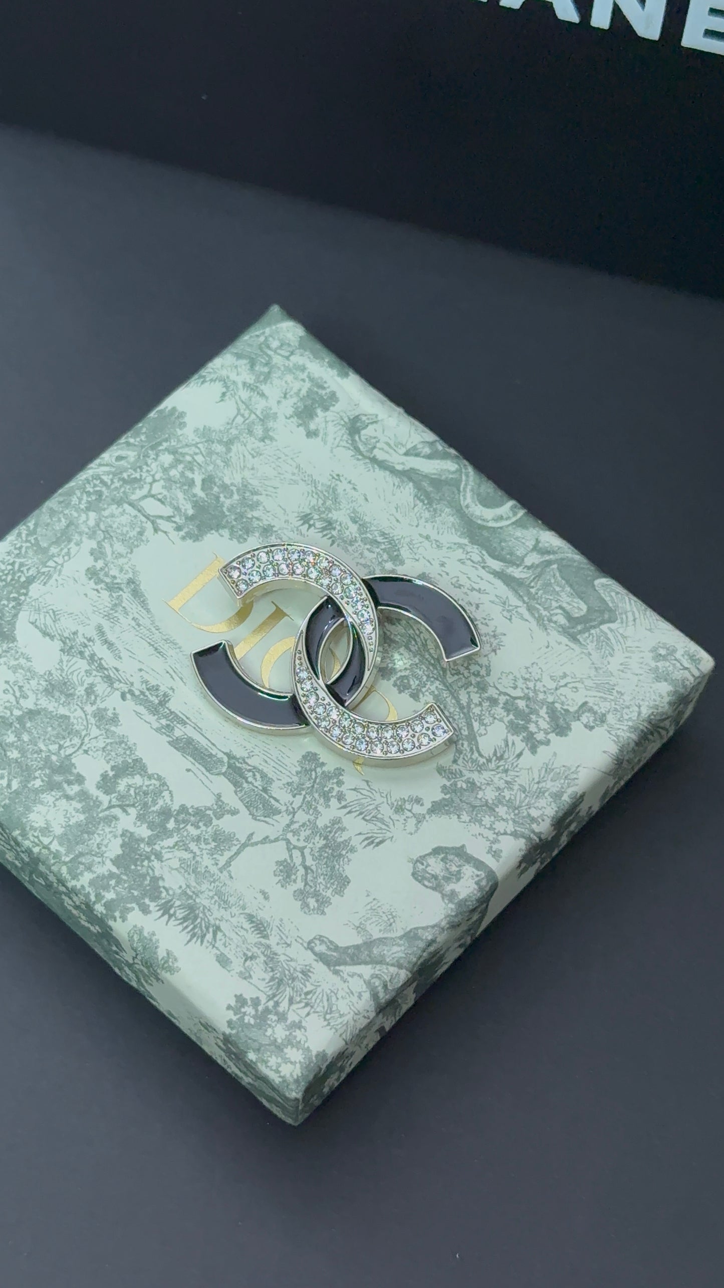 Luxury C.C Gold Brooch pin