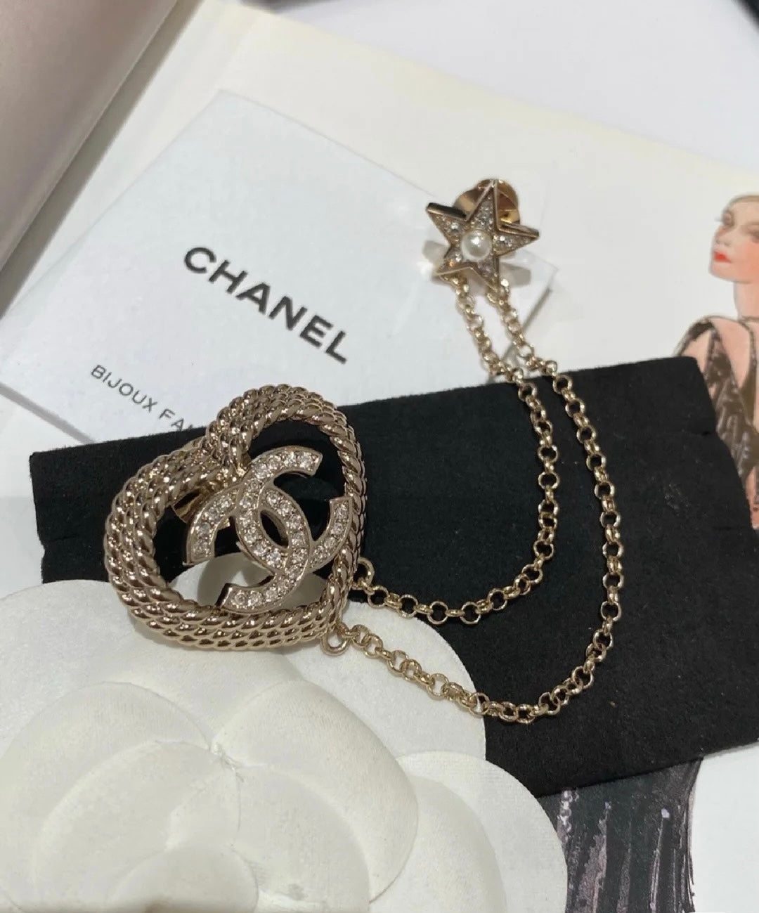 Luxury C.C silver dangle pin brooch