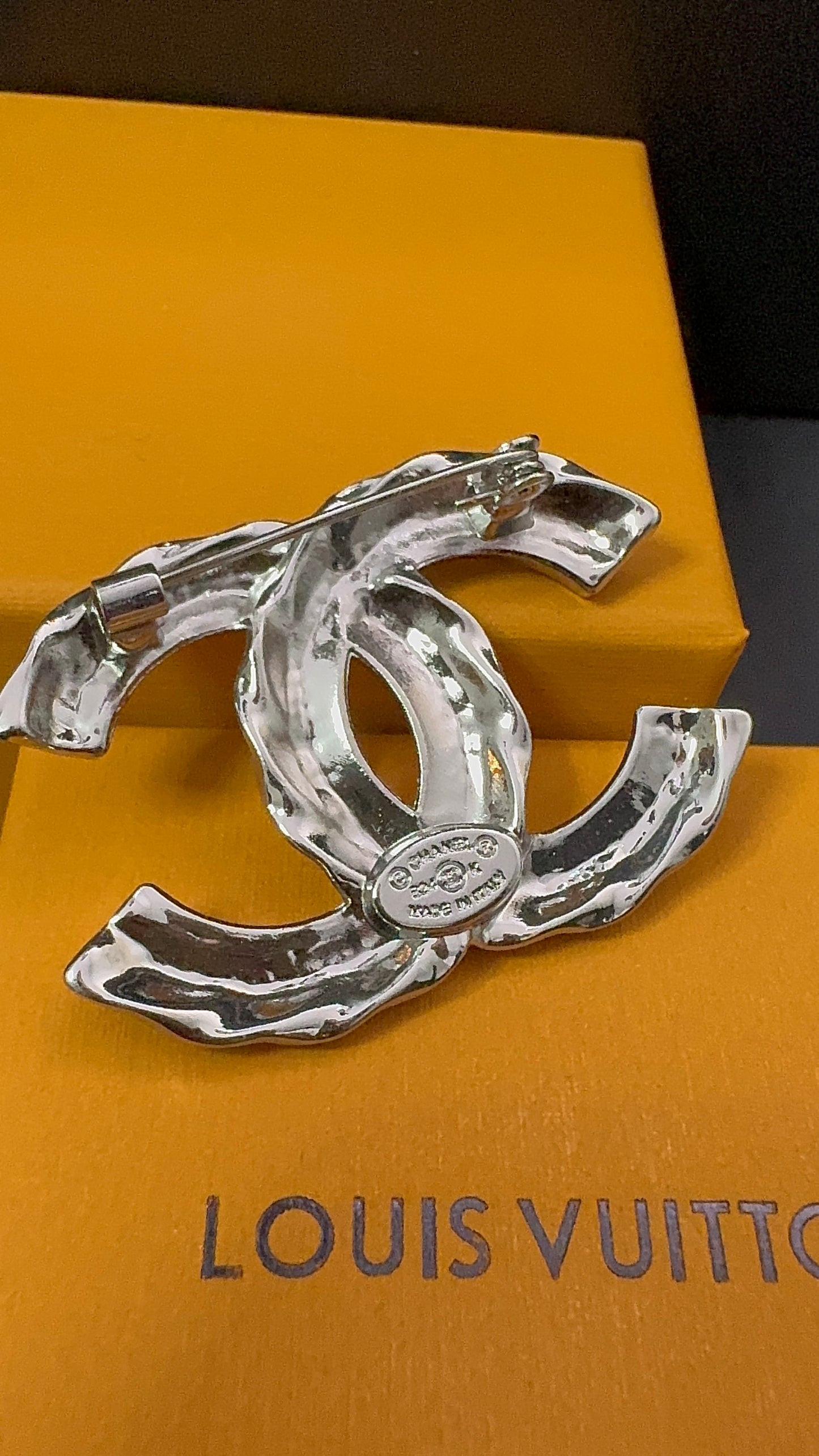 Luxury C.C Detailed Brooch pin