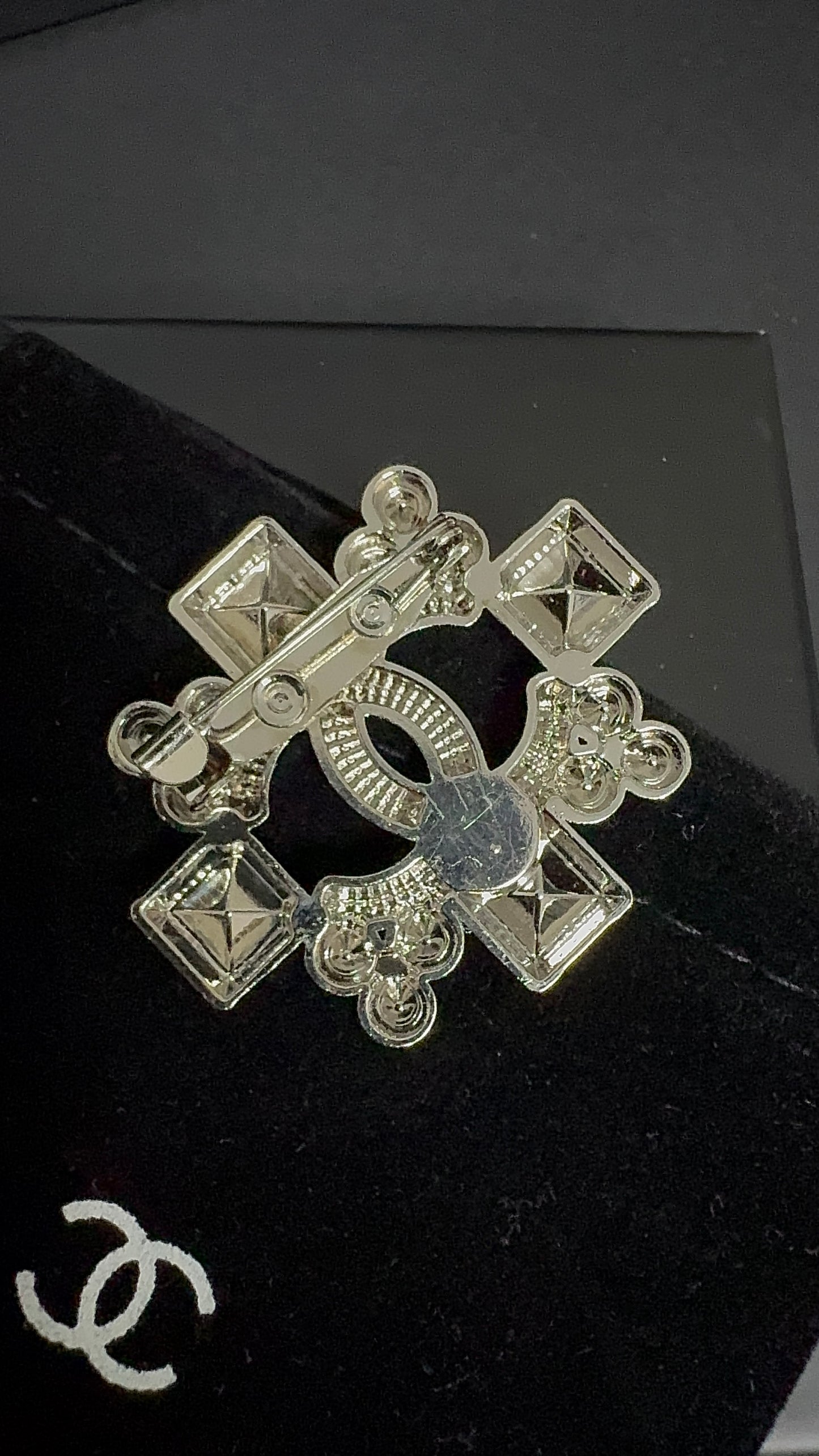 Luxury C.C Gold Brooch pin