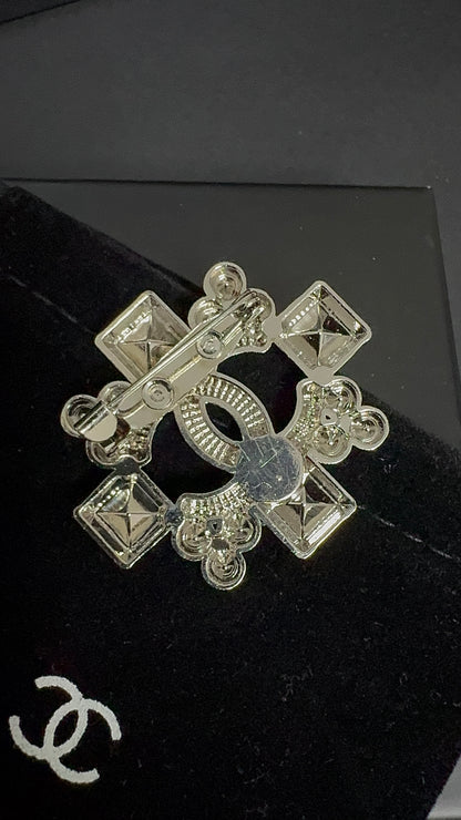 Luxury C.C Gold Brooch pin
