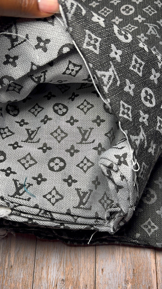 L 03- Black and grey jacquard fabric