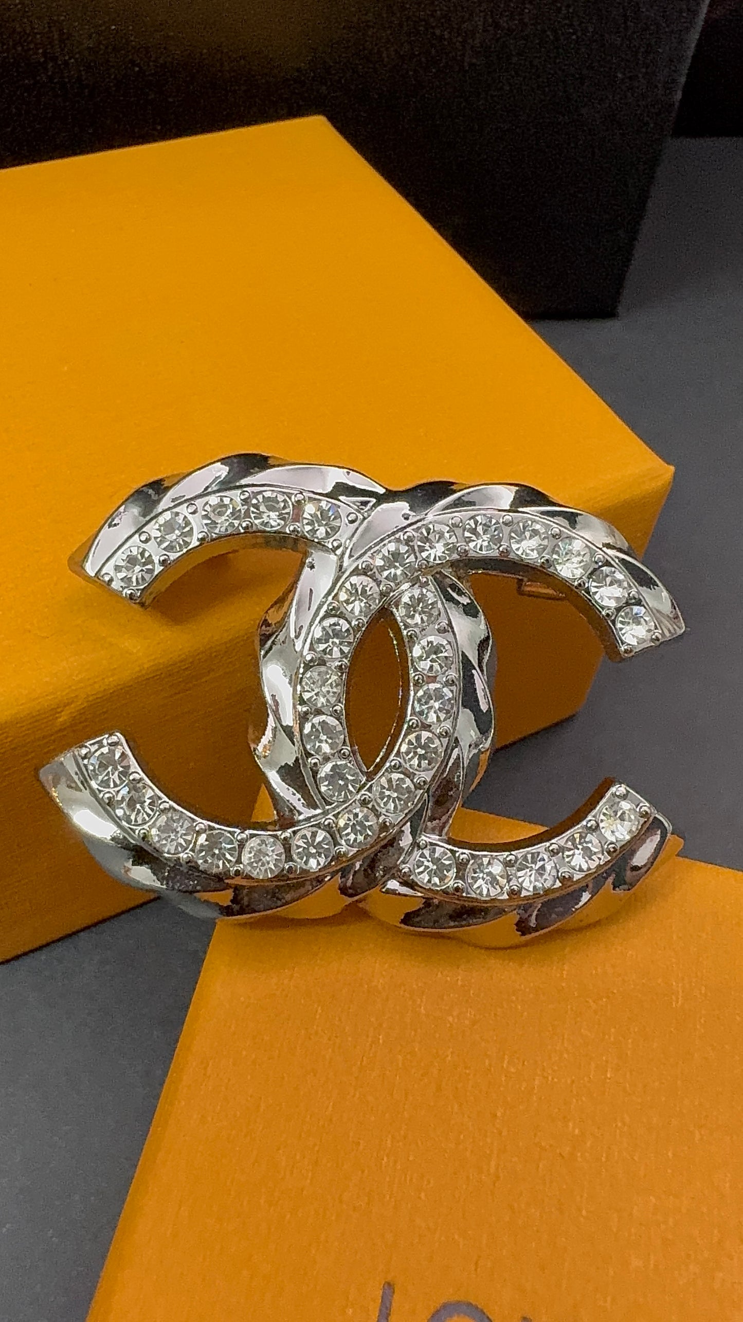 Luxury C.C Detailed Brooch pin