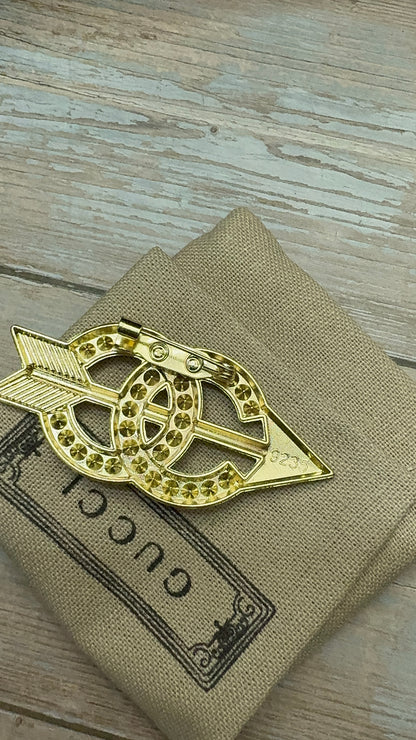 Luxury C.C Arrow Brooch pin